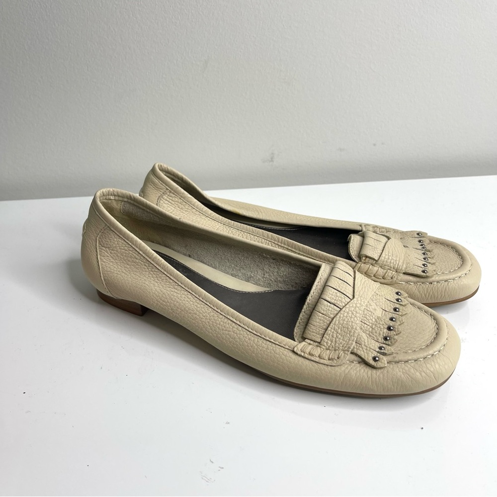 Michelle D Women's Leather Cream Loafers Size 7